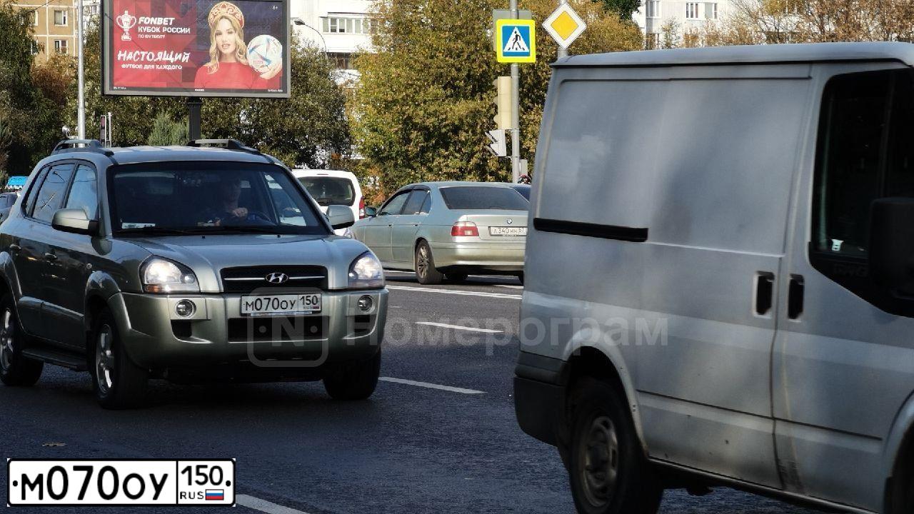 Фото автомобиля HYUNDAI TUCSON, 2007 — госномер М070ОУ150. Цвет: СЕРЕБРИСТЫЙ