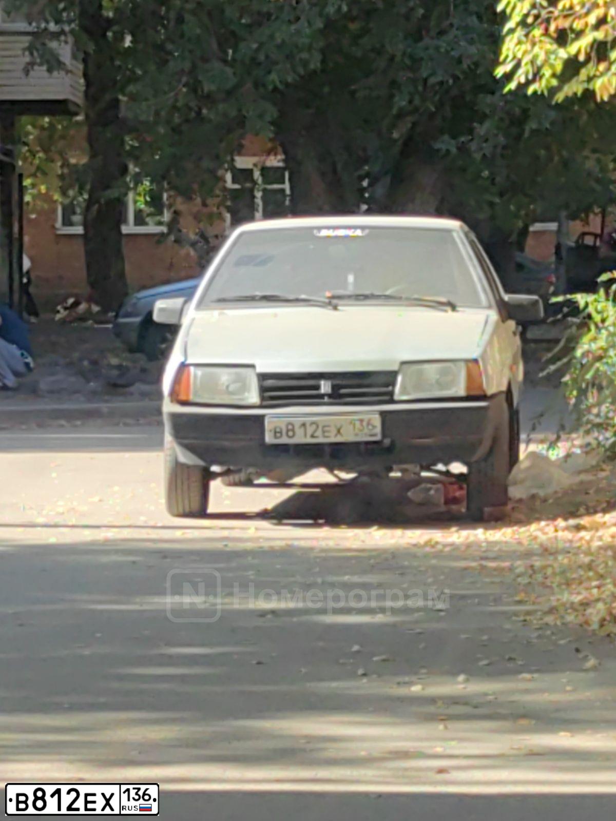 Фото автомобиля LADA 2109 SAMARA, 2002 — госномер В812ЕХ136. Цвет: СВЕТЛО-СЕРЫЙ