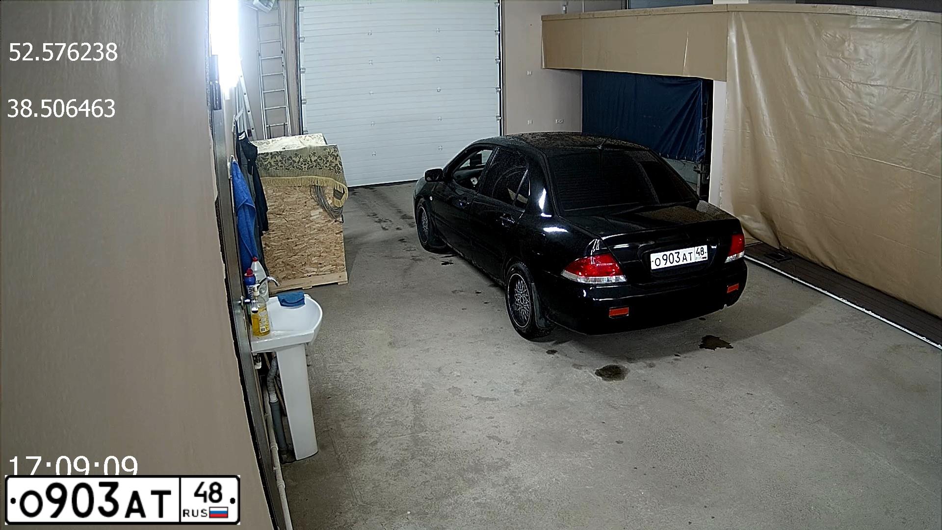 Фото автомобиля MITSUBISHI LANCER, 2004 — госномер Р707НУ48. Цвет: ЧЕРНЫЙ