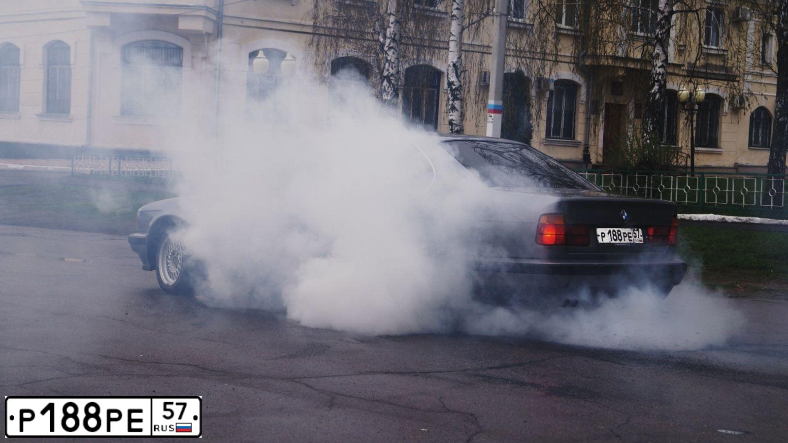 Фото автомобиля BMW SERIE 5, 1991 — госномер Х586КУ797. Цвет: СЕРЕБРИСТЫЙ МЕТАЛЛИК