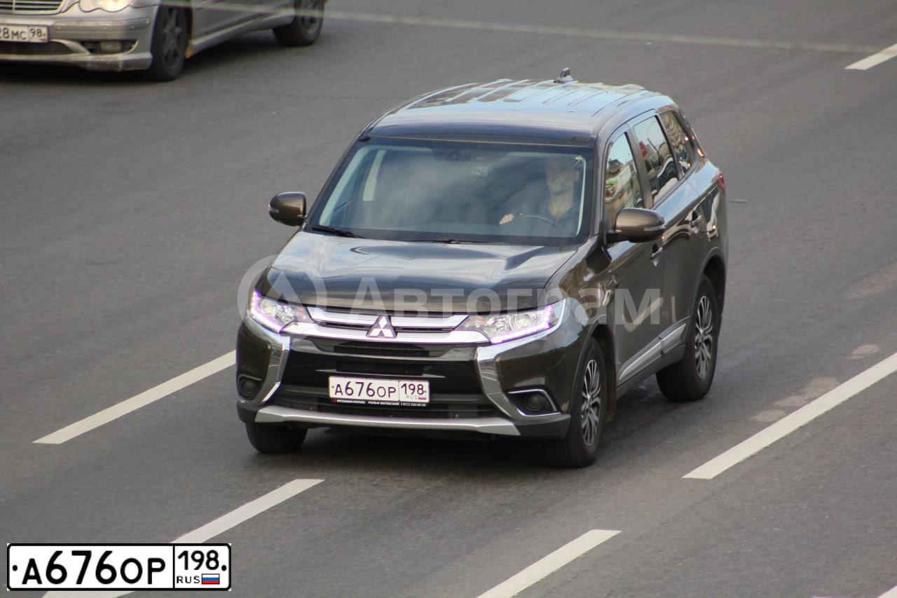 Фото автомобиля MITSUBISHI OUTLANDER, 2018 — госномер А676ОР198. Цвет: Коричневый