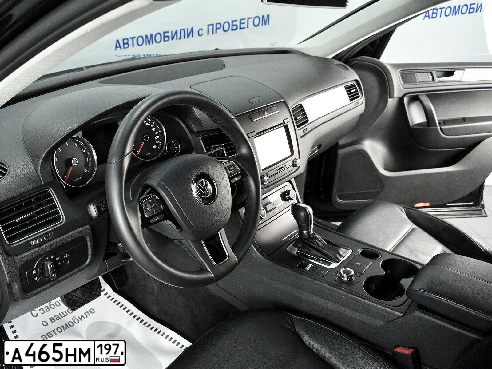 Фото автомобиля VOLKSWAGEN TOUAREG, 2011 — госномер А465НМ197. Цвет: ЧЕРНЫЙ