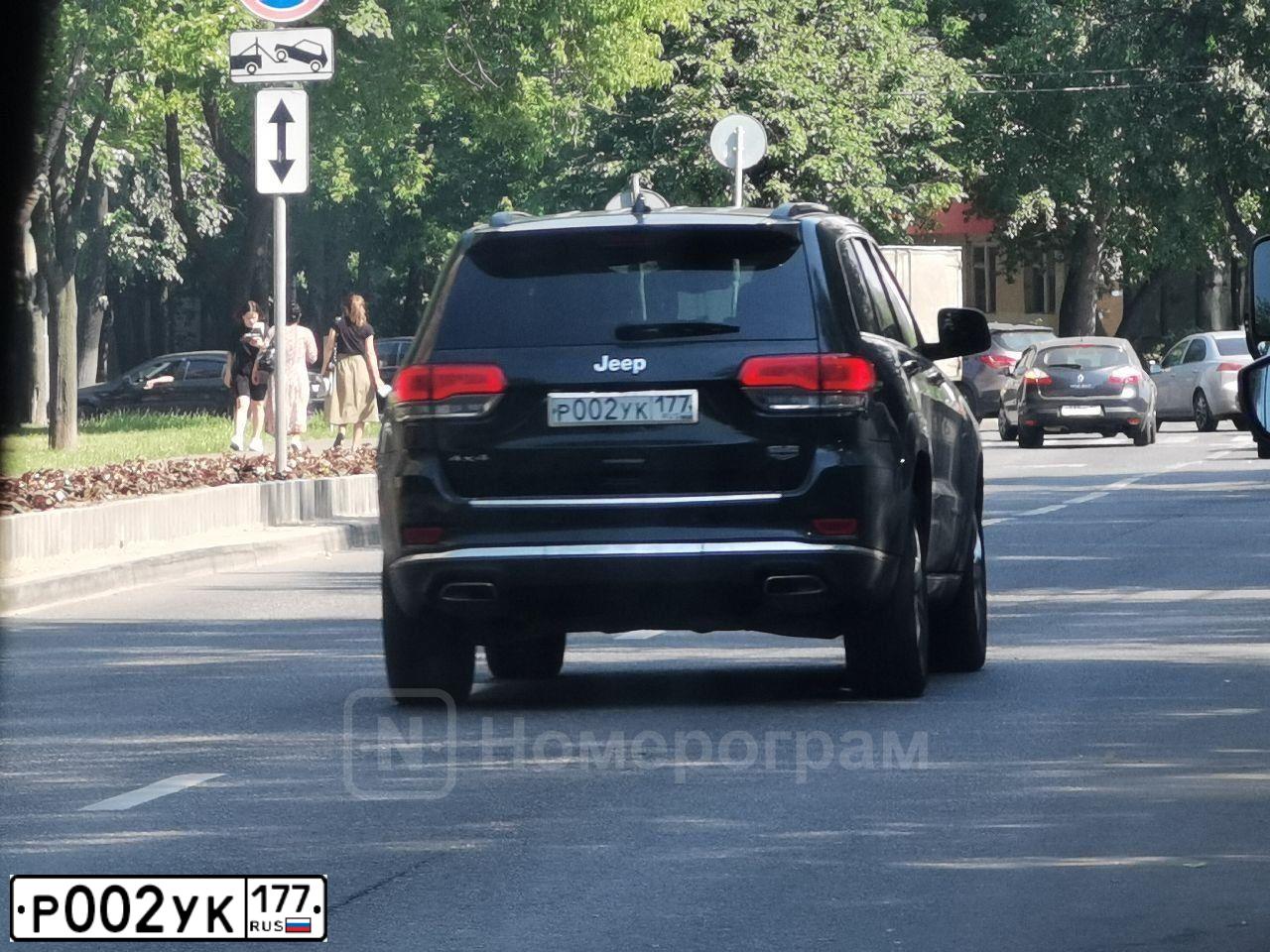 Фото автомобиля TOYOTA LANDCRUISER, 2007 — госномер Р002УК177. Цвет: ЧЕРНЫЙ