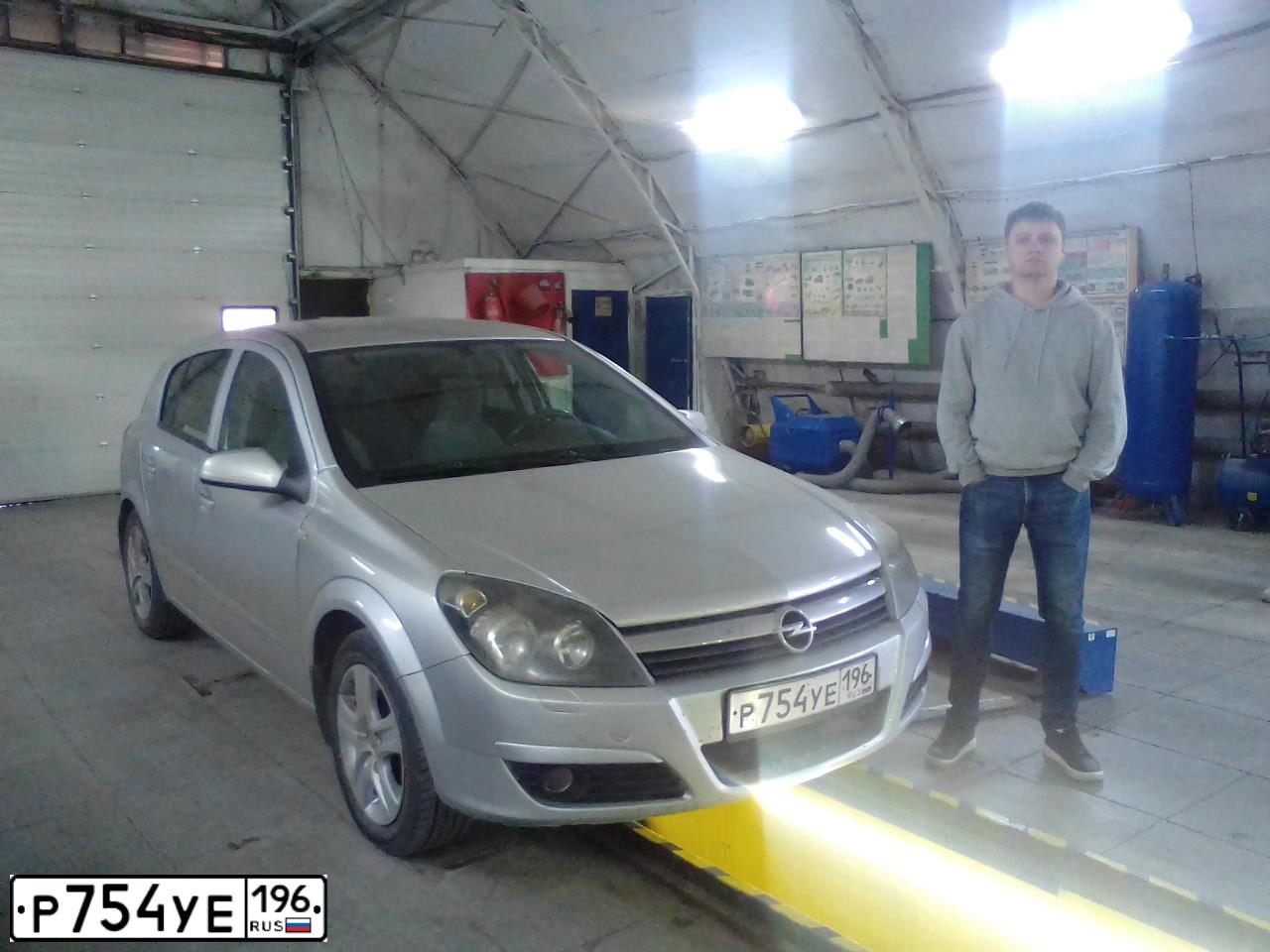 Фото автомобиля OPEL ASTRA, 2008 — госномер С851РР196. Цвет: Серебристый