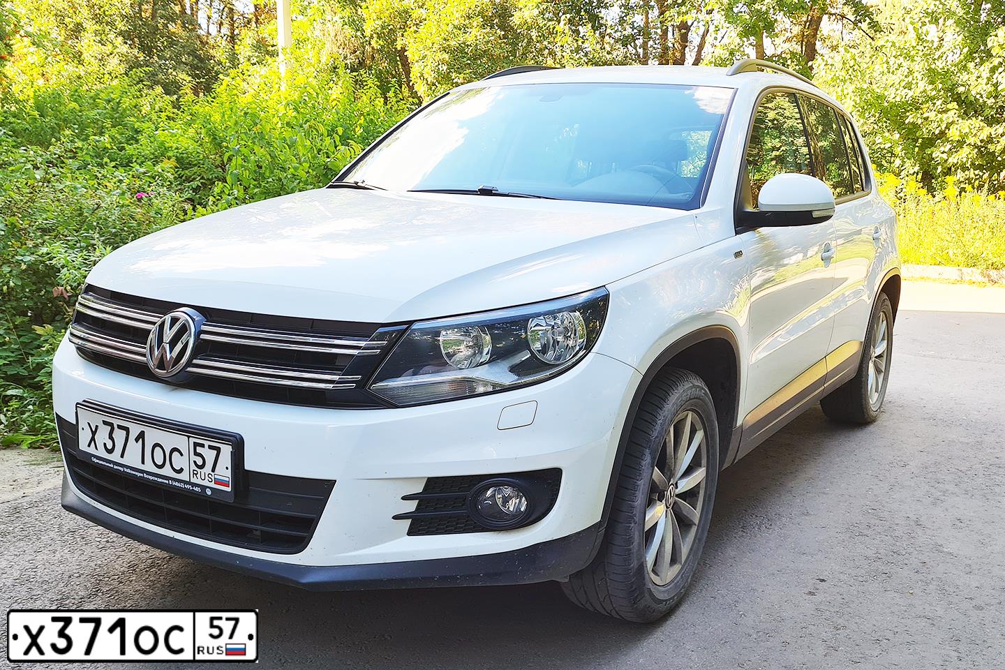 Фото автомобиля VOLKSWAGEN TIGUAN, 2016 — госномер Х371ОС57. Цвет: БЕЛЫЙ