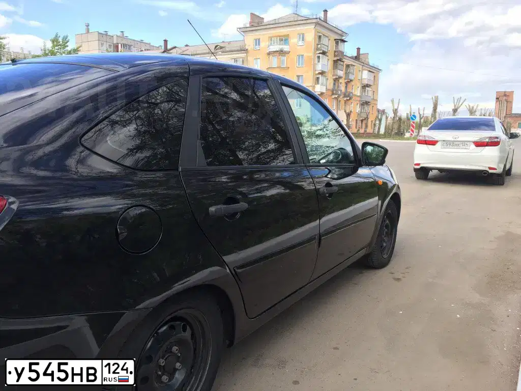 Фото автомобиля VOLVO XC90, 2005 — госномер Е545НВ124. Цвет: КРАСНЫЙ