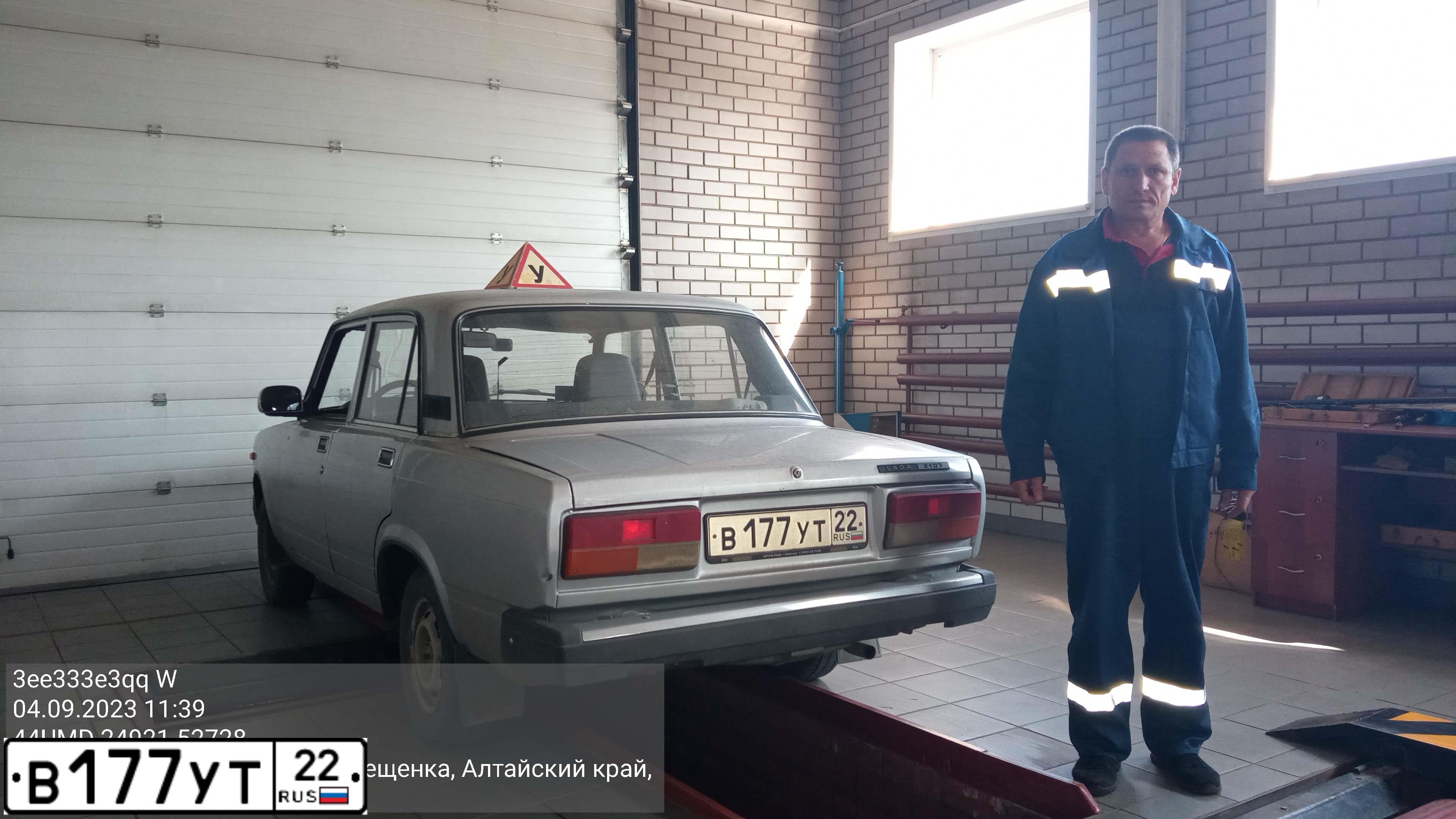 Фото автомобиля LADA 2107, 2011 — госномер В177УТ22. Цвет: СВЕТЛО-СЕРЕБРИСТЫЙ МЕТАЛЛ