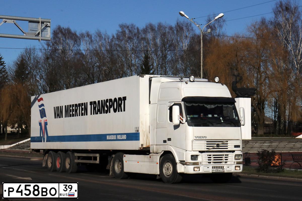 Фото автомобиля VOLVO SERIE FH /4X2/, 1996 — госномер Р458ВО39. Цвет: Белый