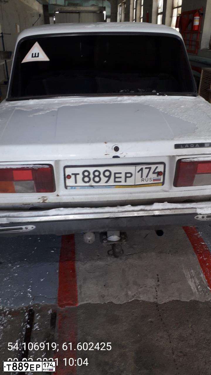 Фото автомобиля LADA 2105, 2008 — госномер Т889ЕР174. Цвет: БЕЛЫЙ