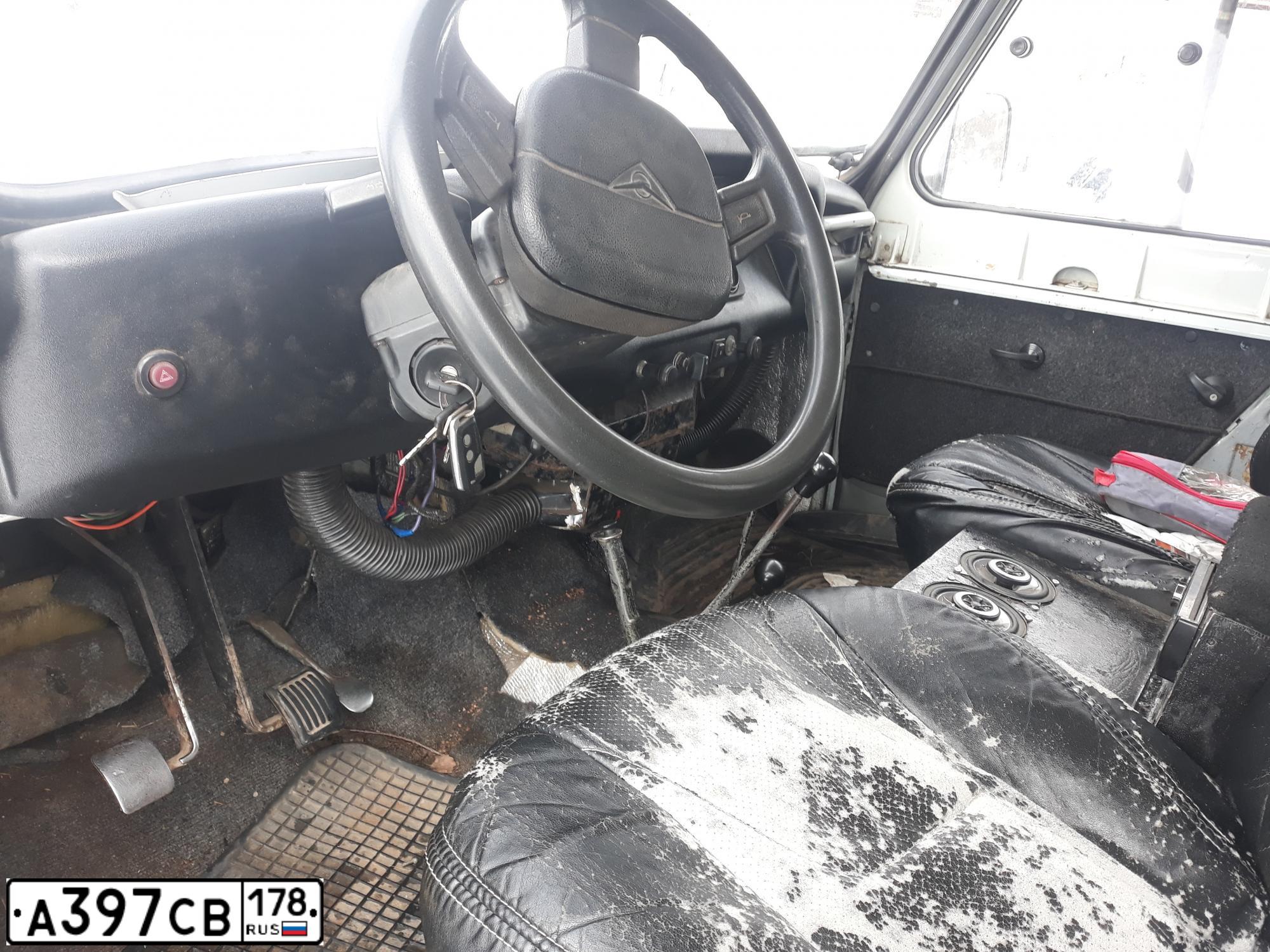 Фото автомобиля UAZ 3151 / HUNTER, 2000 — госномер А397СВ178. Цвет: БЕЛАЯ НОЧЬ