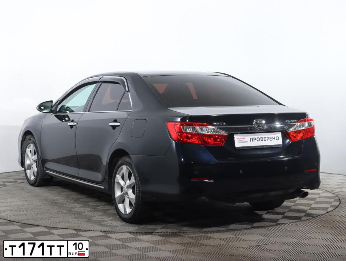 Фото автомобиля TOYOTA CAMRY, 2013 — госномер Т171ТТ10. Цвет: ЧЕРНЫЙ МЕТАЛЛИК