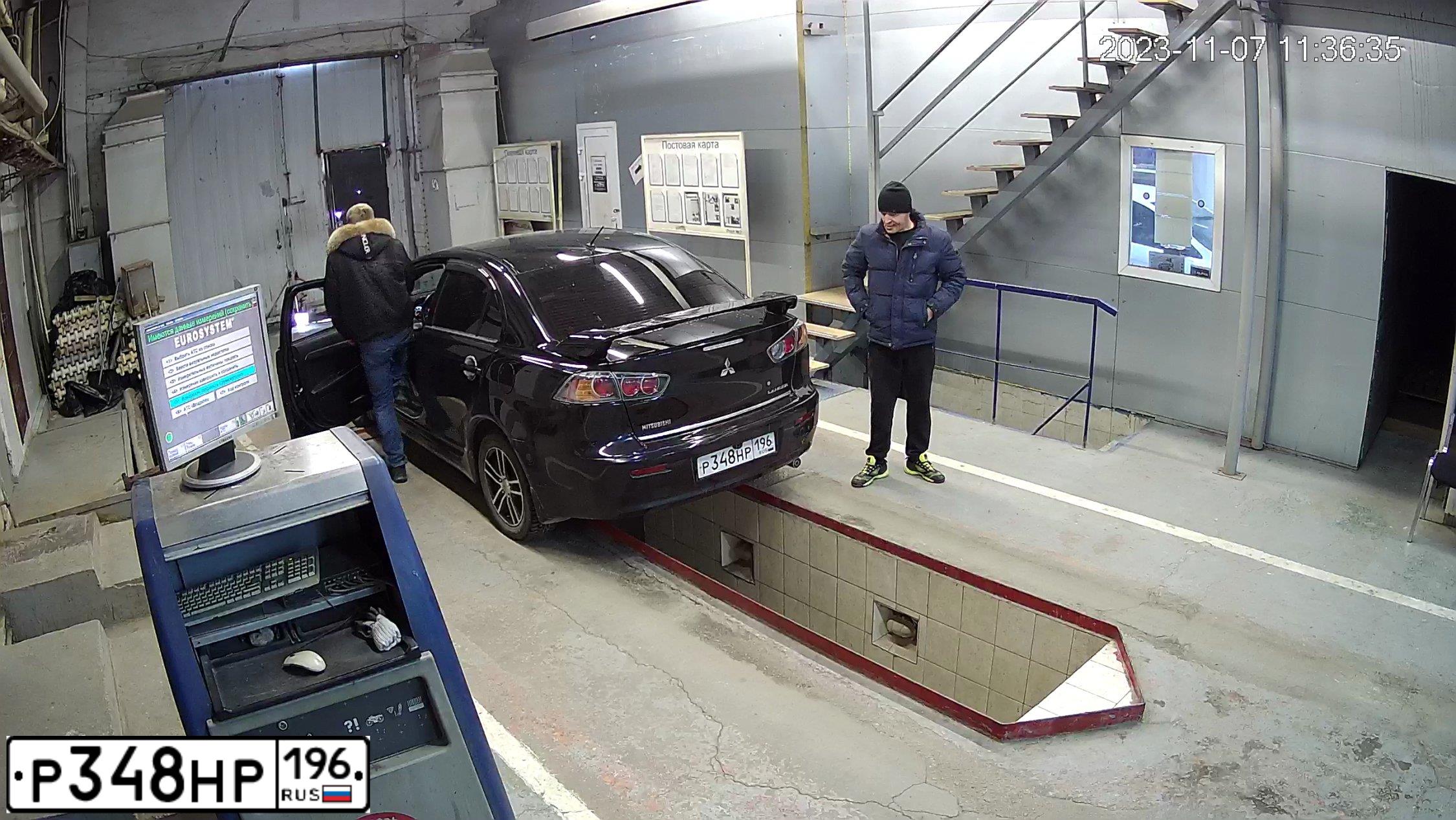 Фото автомобиля MITSUBISHI LANCER, 2011 — госномер Т324ВР196. Цвет: ЧЕРНЫЙ