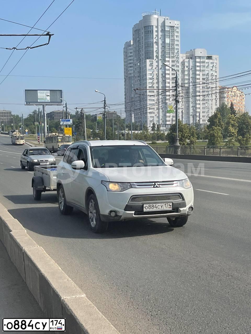 Фото автомобиля MITSUBISHI OUTLANDER, 2014 — госномер О884СУ174. Цвет: Белый