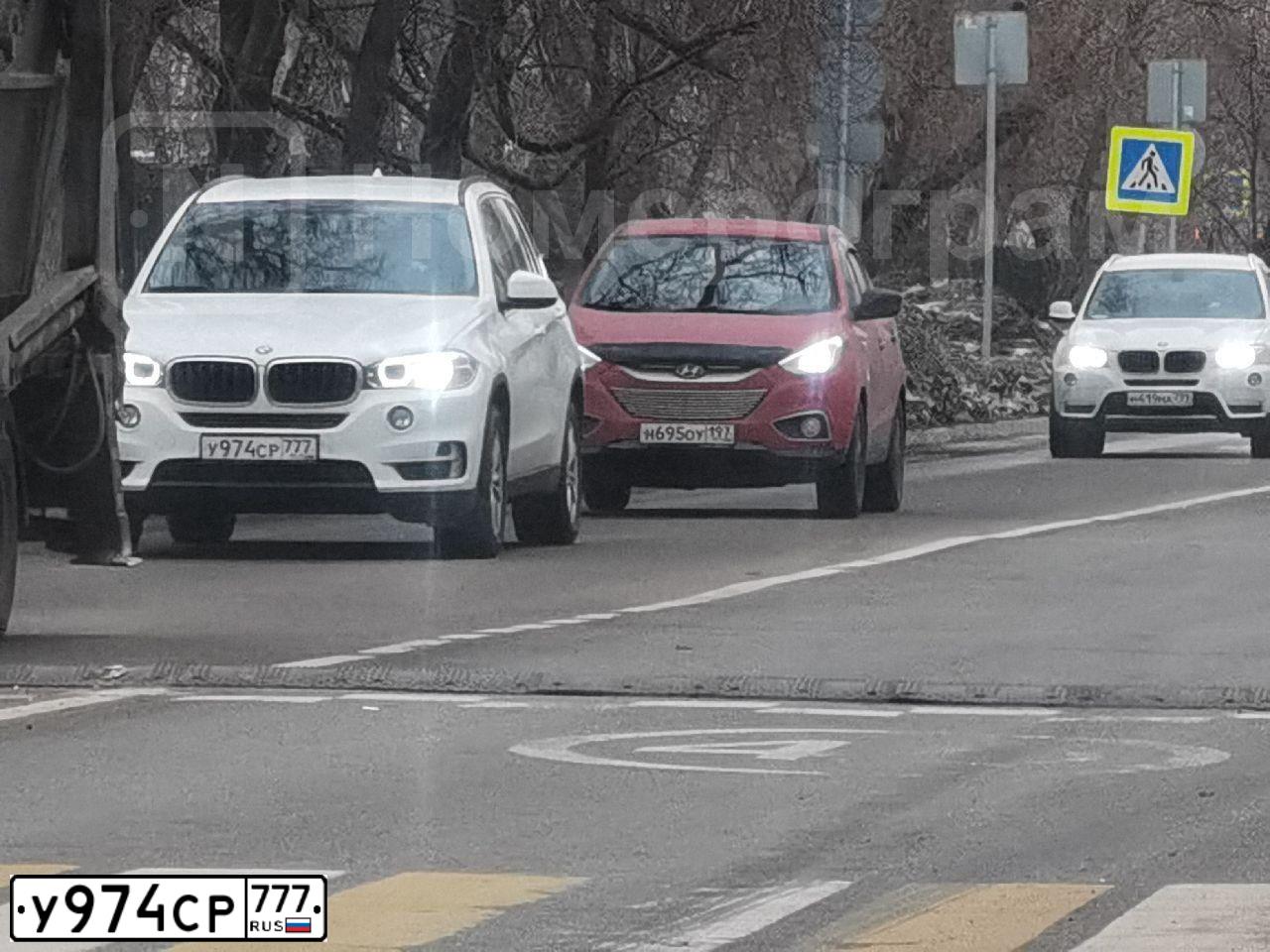 Фото автомобиля БМВ X5 XDRIVE25D, 2016 — госномер М569КК164. Цвет: Белый
