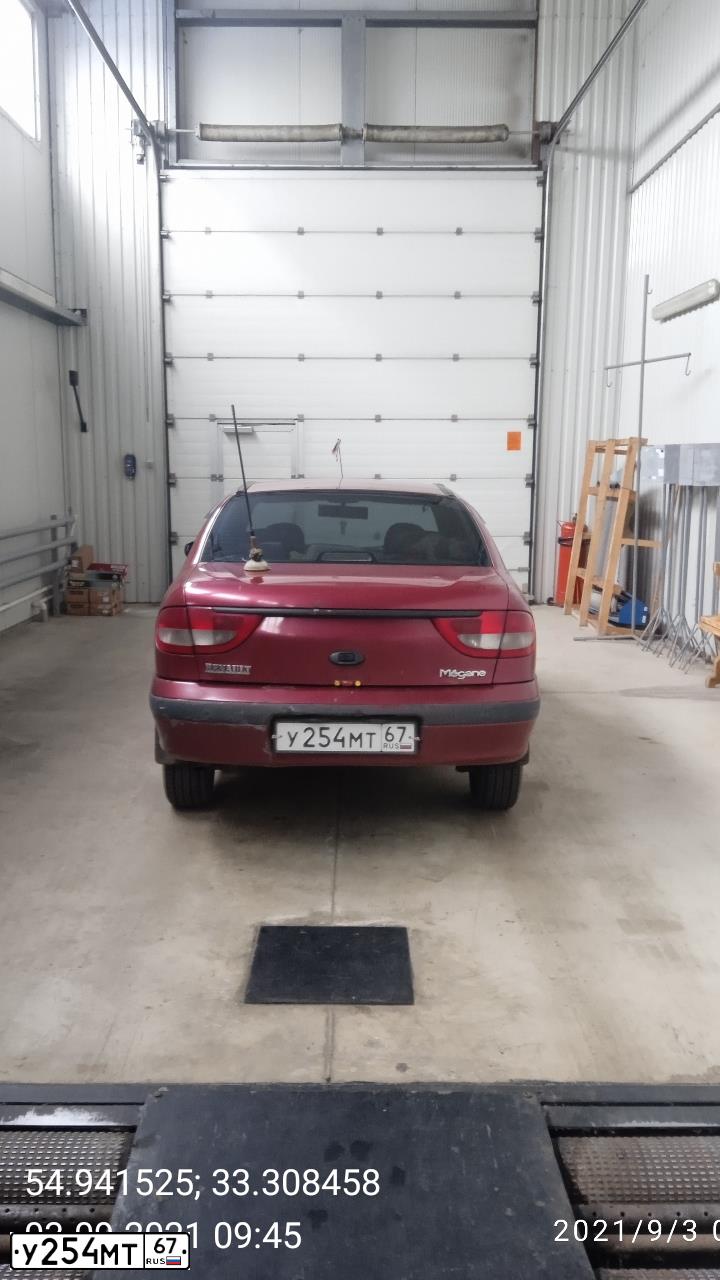 Фото автомобиля RENAULT MEGANE, 2002 — госномер В823НТ51