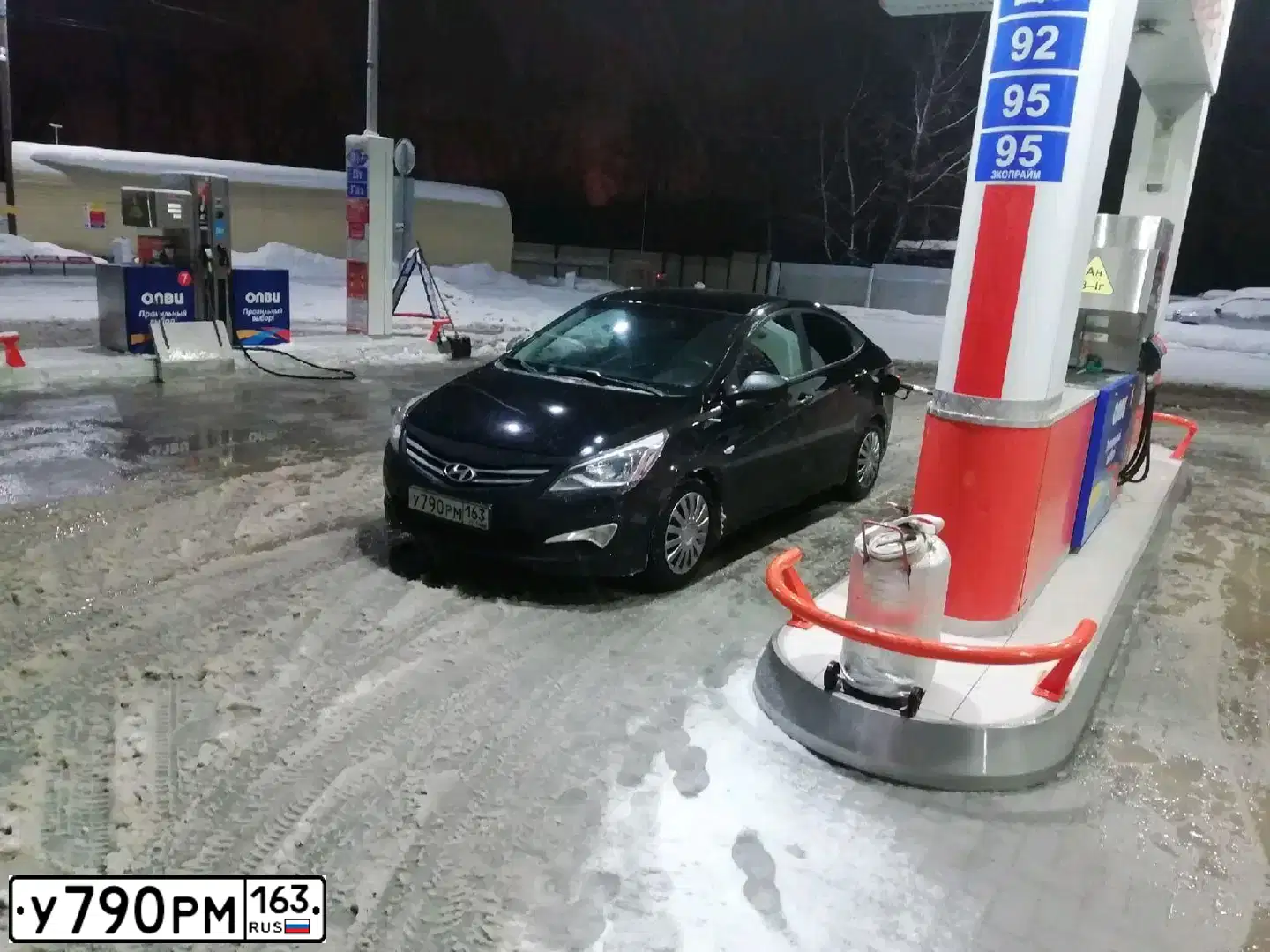 Фото автомобиля HYUNDAI SOLARIS, 2014 — госномер В830РМ763. Цвет: ЧЕРНЫЙ