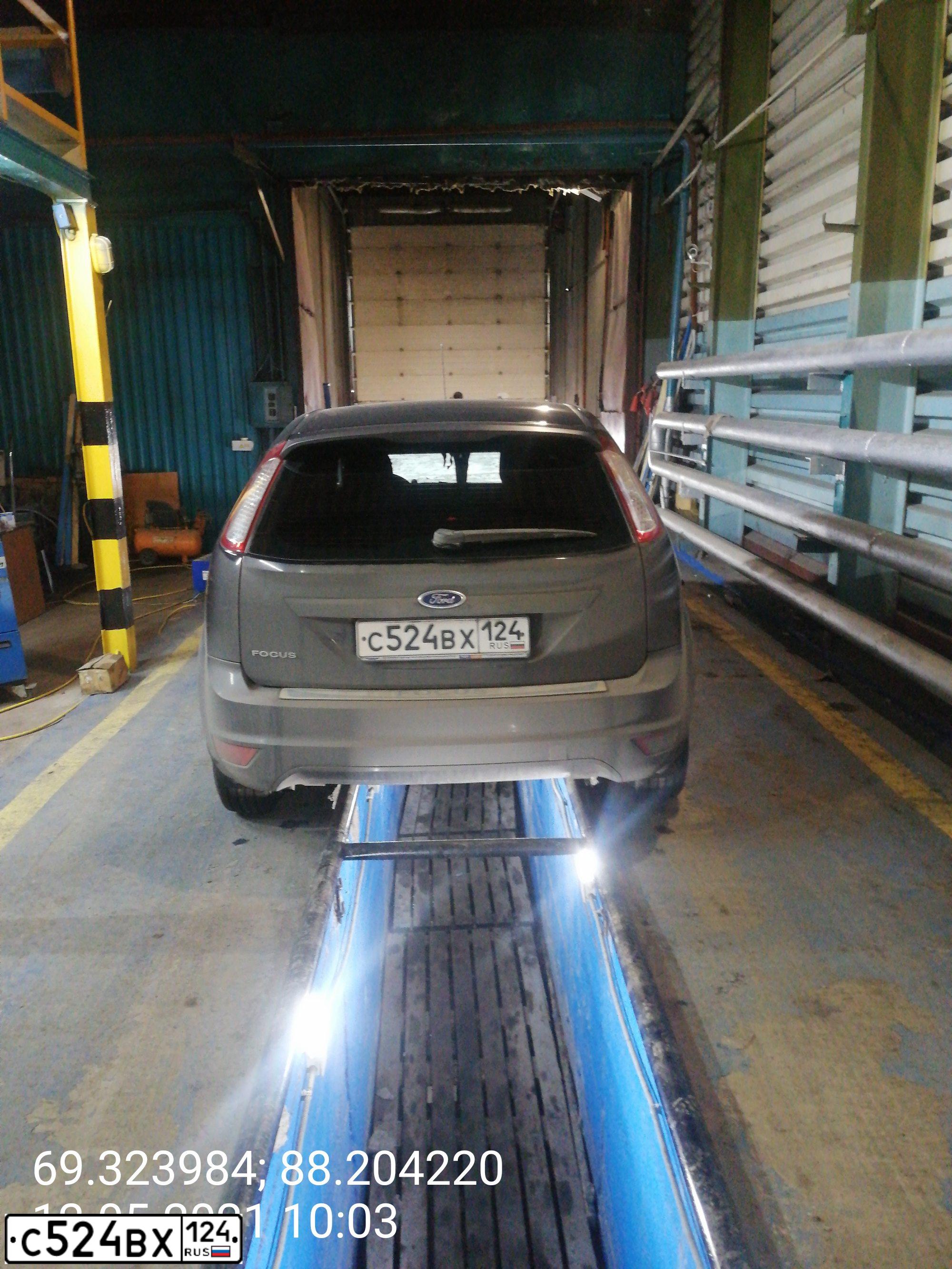 Фото автомобиля FORD FOCUS, 2011 — госномер С524ВХ124. Цвет: ЧЕРНЫЙ