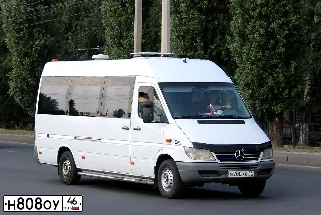 Фото автомобиля MERCEDES SPRINTER, 2004 — госномер М700ХК46. Цвет: БЕЛЫЙ