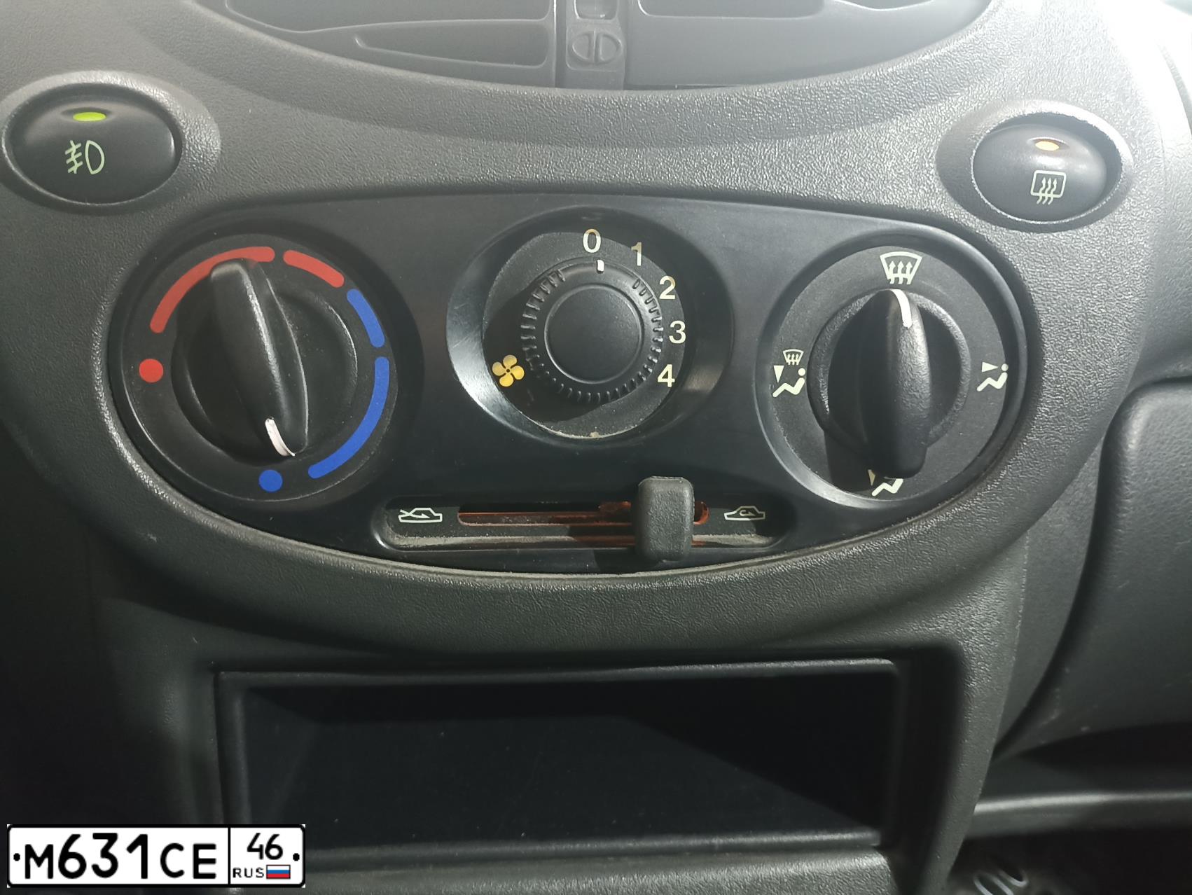 Фото автомобиля LADA 1117 KALINA, 2012 — госномер М631СЕ46. Цвет: СЕРО-БЕЖЕВЫЙ