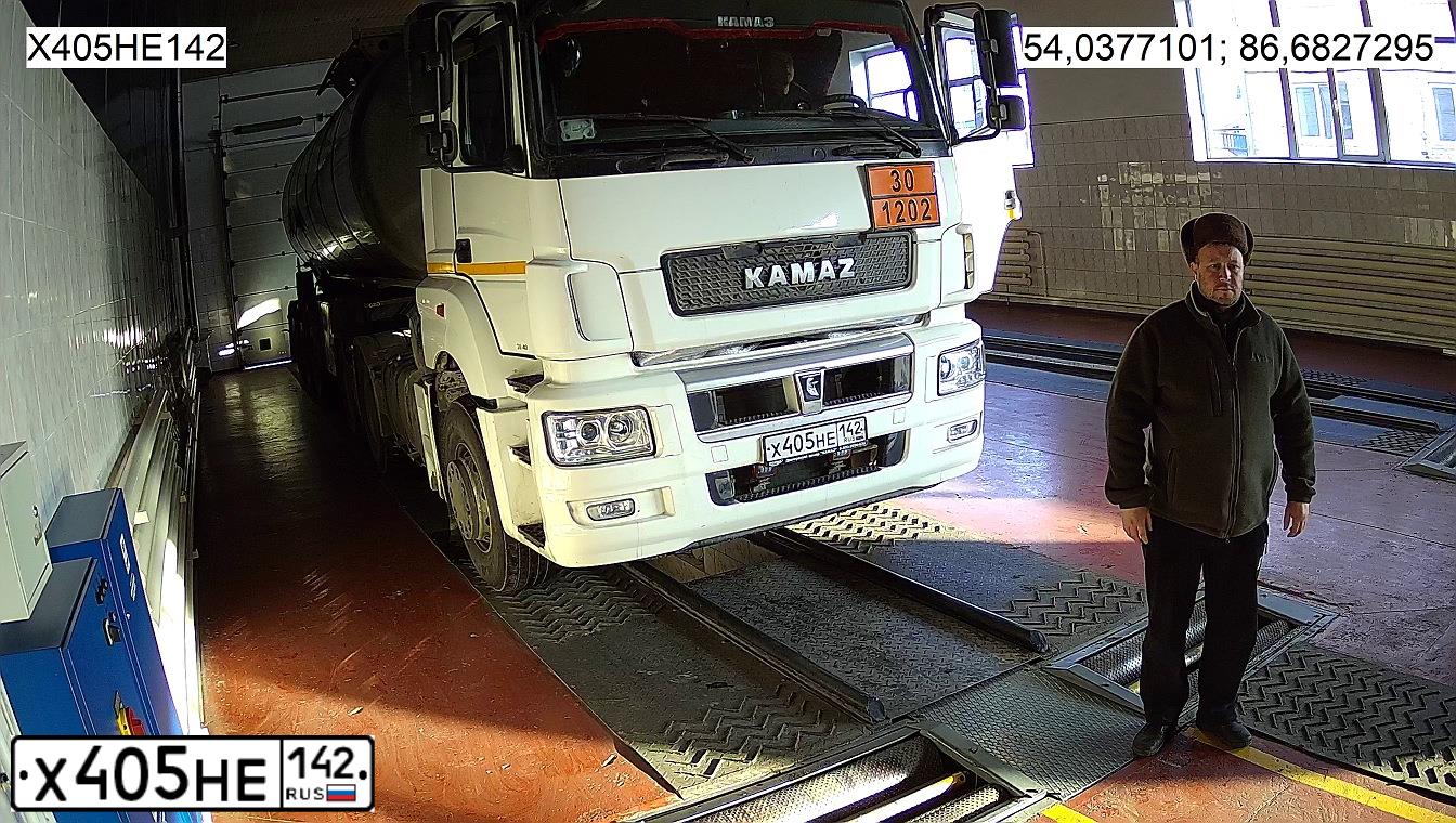 Фото автомобиля KAMAZ 6520, 2021 — госномер У906УР33. Цвет: Белый