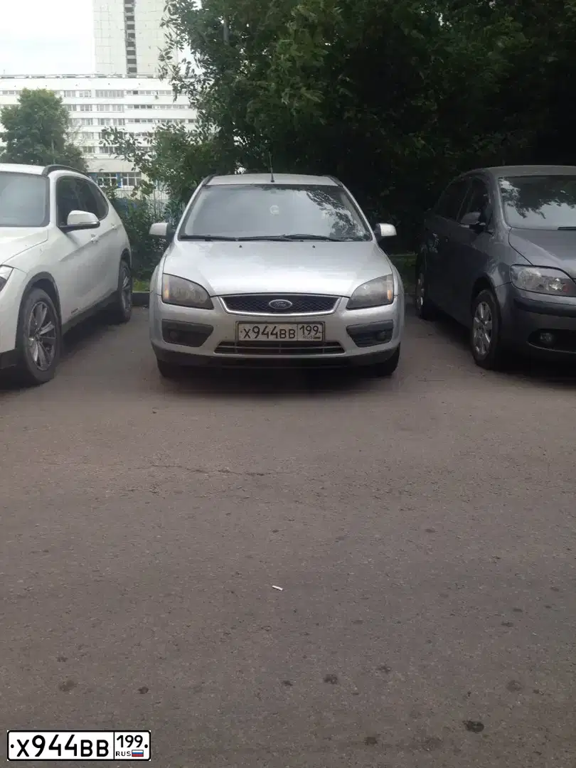 Фото автомобиля FORD FOCUS, 2005 — госномер Х944ВВ199. Цвет: СЕРЕБРИСТЫЙ