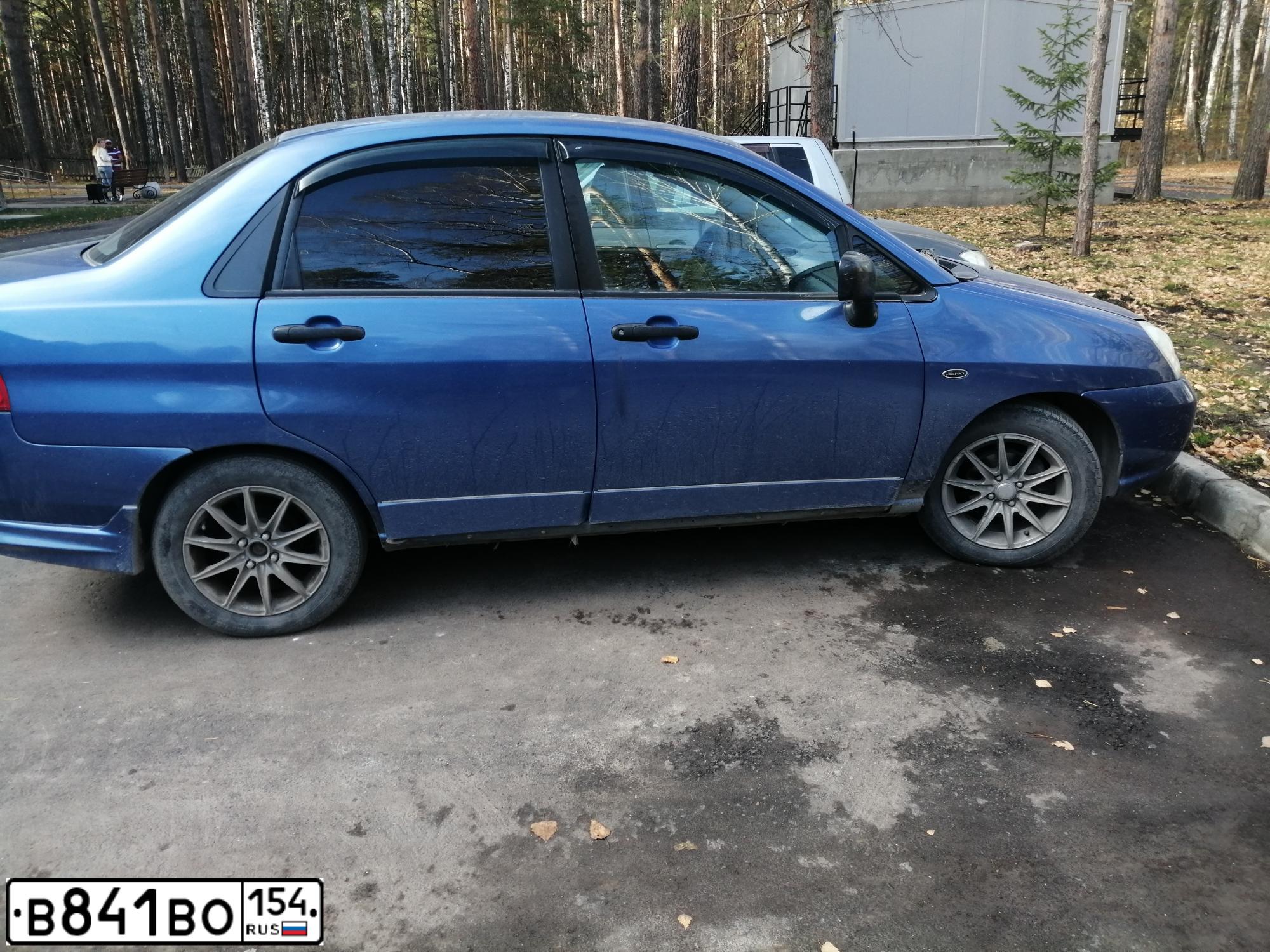Фото автомобиля SUZUKI AERIO, 2003 — госномер М119АК154. Цвет: синий