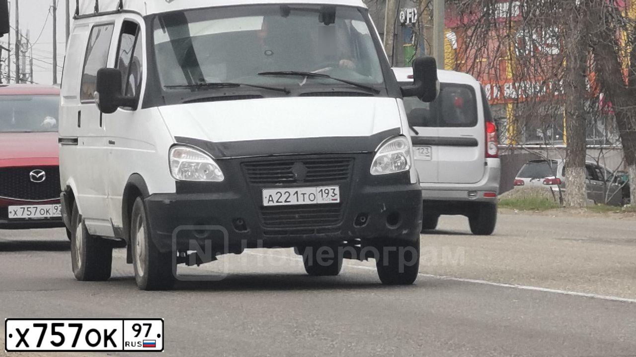 Фото автомобиля MERCEDES S-KLASSE, 2004 — госномер К077ТР177. Цвет: СЕРЕБРИСТЫЙ