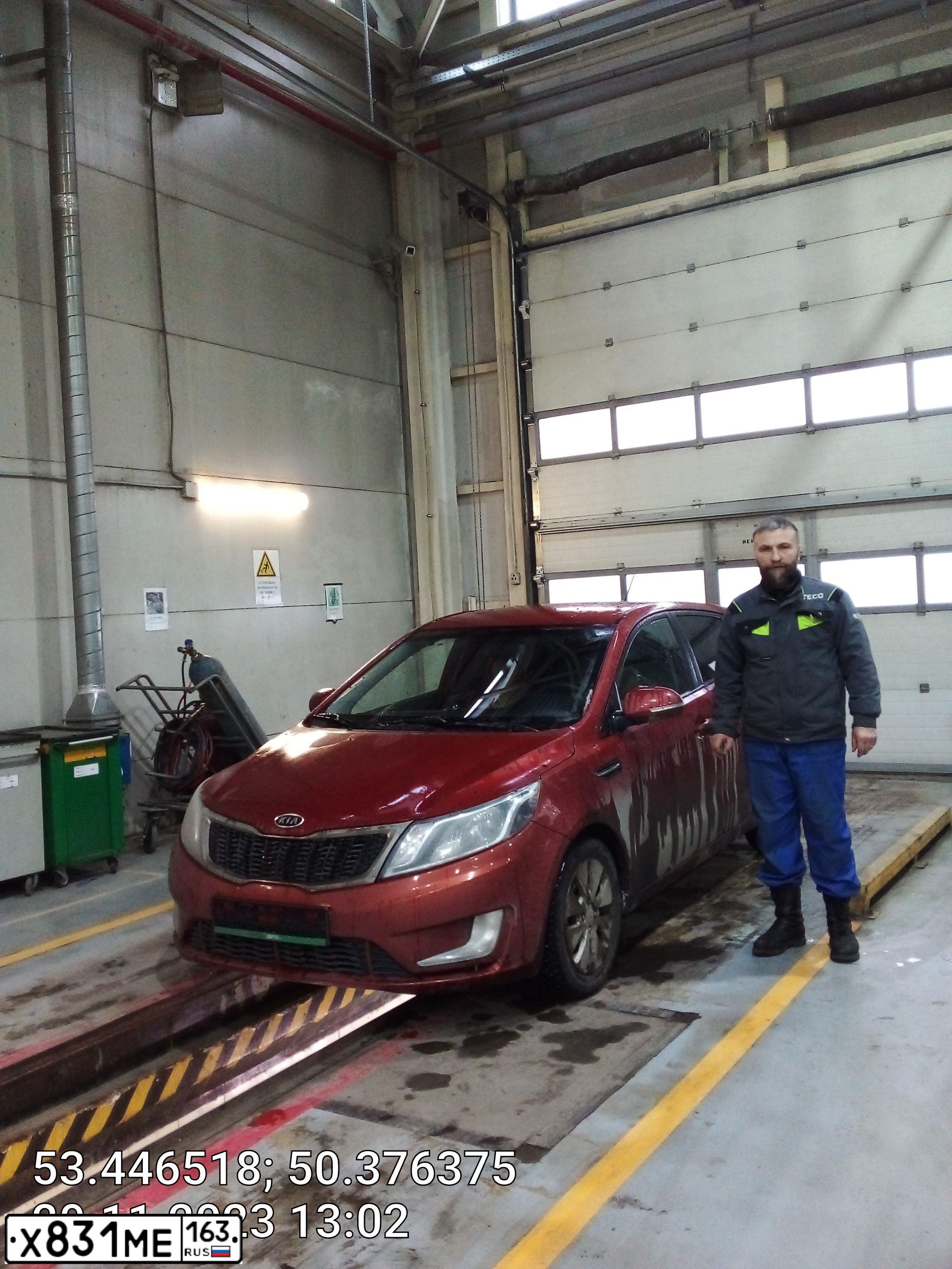 Фото автомобиля KIA RIO, 2012 — госномер М668МС763. Цвет: Красный