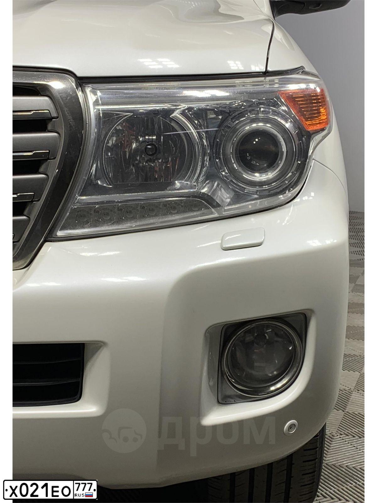 Фото автомобиля TOYOTA LANDCRUISER 200, 2014 — госномер Р433АУ550. Цвет: Белый