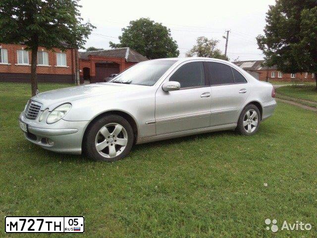 Фото автомобиля MERCEDES E-KLASSE, 2003 — госномер М455ТК15. Цвет: Серебристый