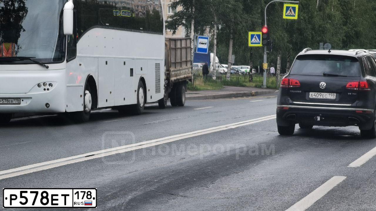 Фото автомобиля BMW SERIE 5, 1996 — госномер С063ЕС05. Цвет: СЕРЫЙ