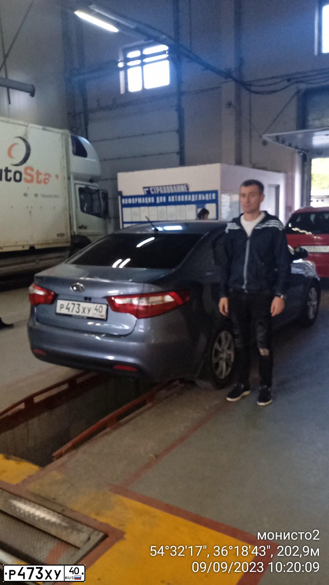Фото автомобиля KIA RIO, 2012 — госномер Р473ХУ40. Цвет: голубой