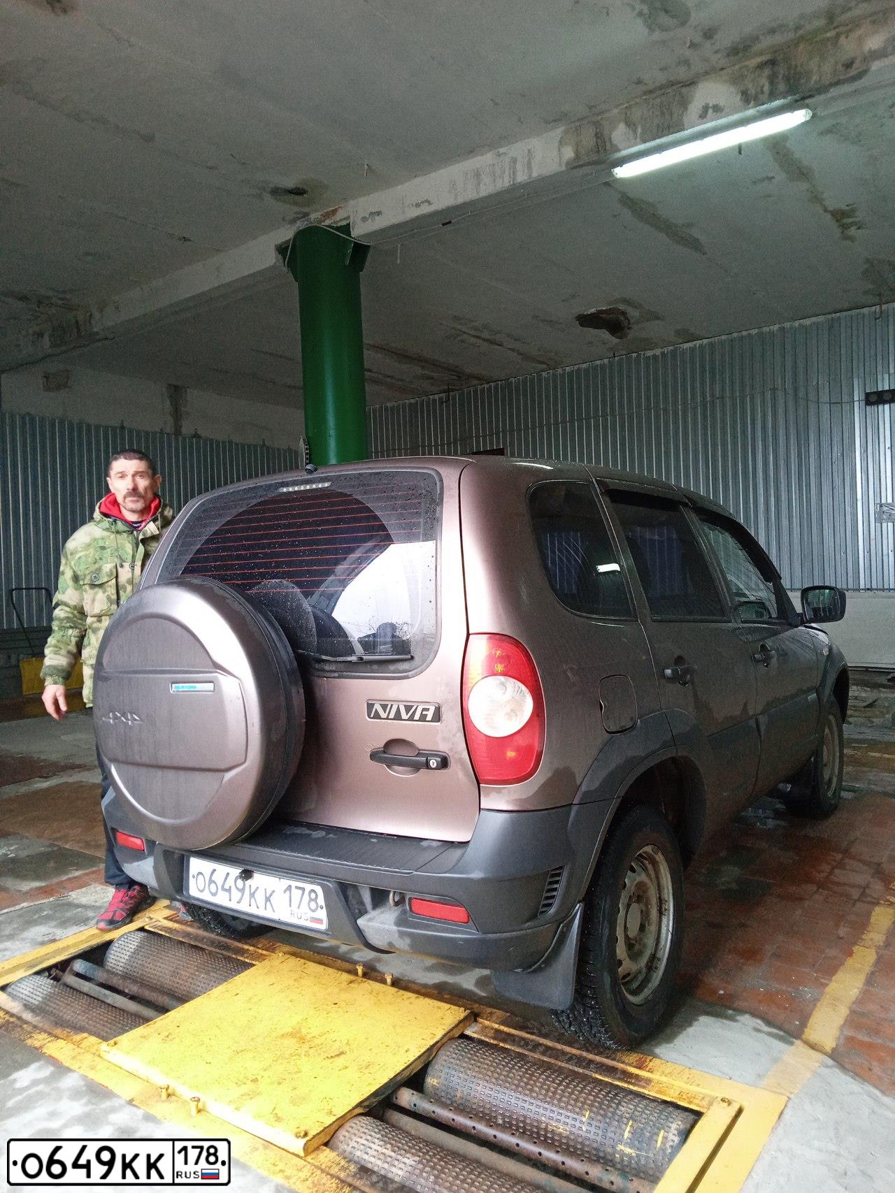 Фото автомобиля CHEVROLET NIVA, 2013 — госномер О649КК178