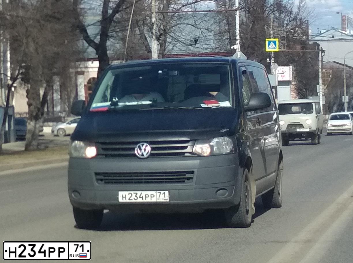 Фото автомобиля VOLKSWAGEN CARAVELLE, 2011 — госномер Н973УА797. Цвет: ЧЕРНЫЙ