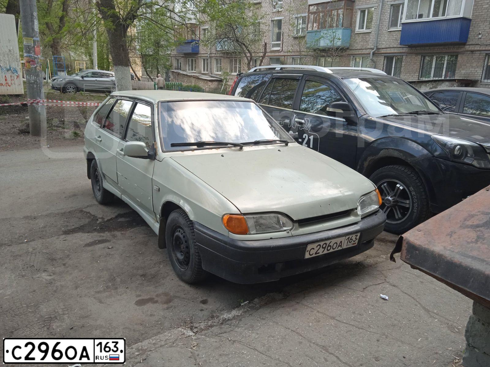 Фото автомобиля LADA 2114 SAMARA, 2002 — госномер С296ОА163. Цвет: СЕРЕБРИСТО-ЖЕЛТО-ЗЕЛЕНЫЙ