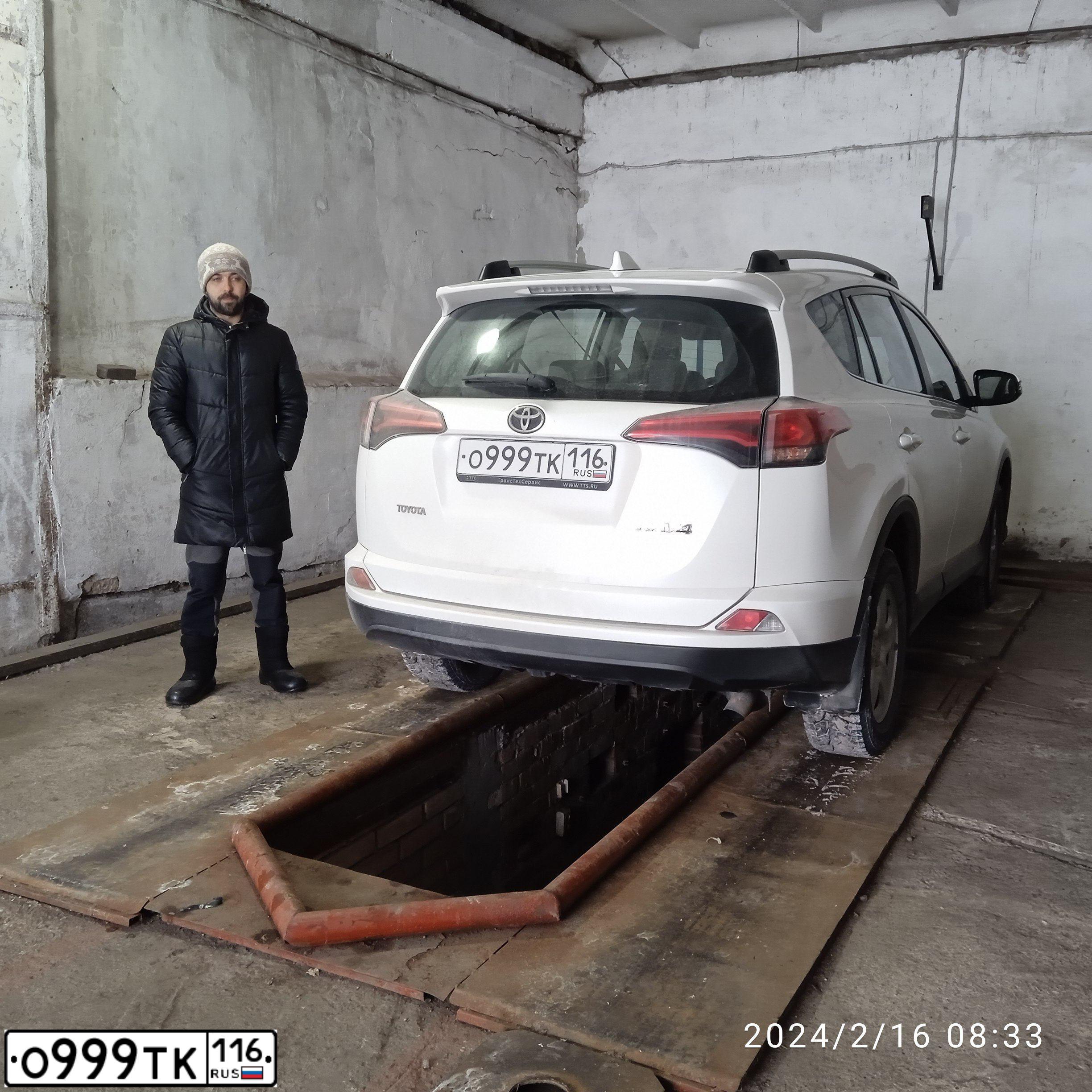 Фото автомобиля TOYOTA RAV4, 2017 — госномер О999ТК116. Цвет: БЕЛЫЙ ПЕРЛАМУТР