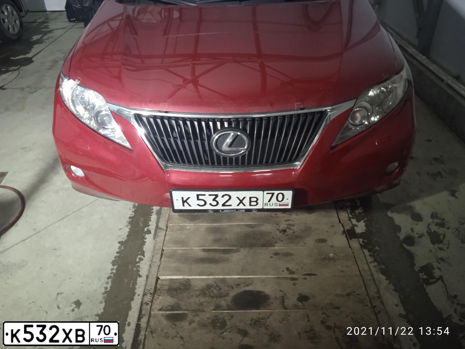 Фото автомобиля LEXUS RX, 2010 — госномер К532ХВ70. Цвет: Красный