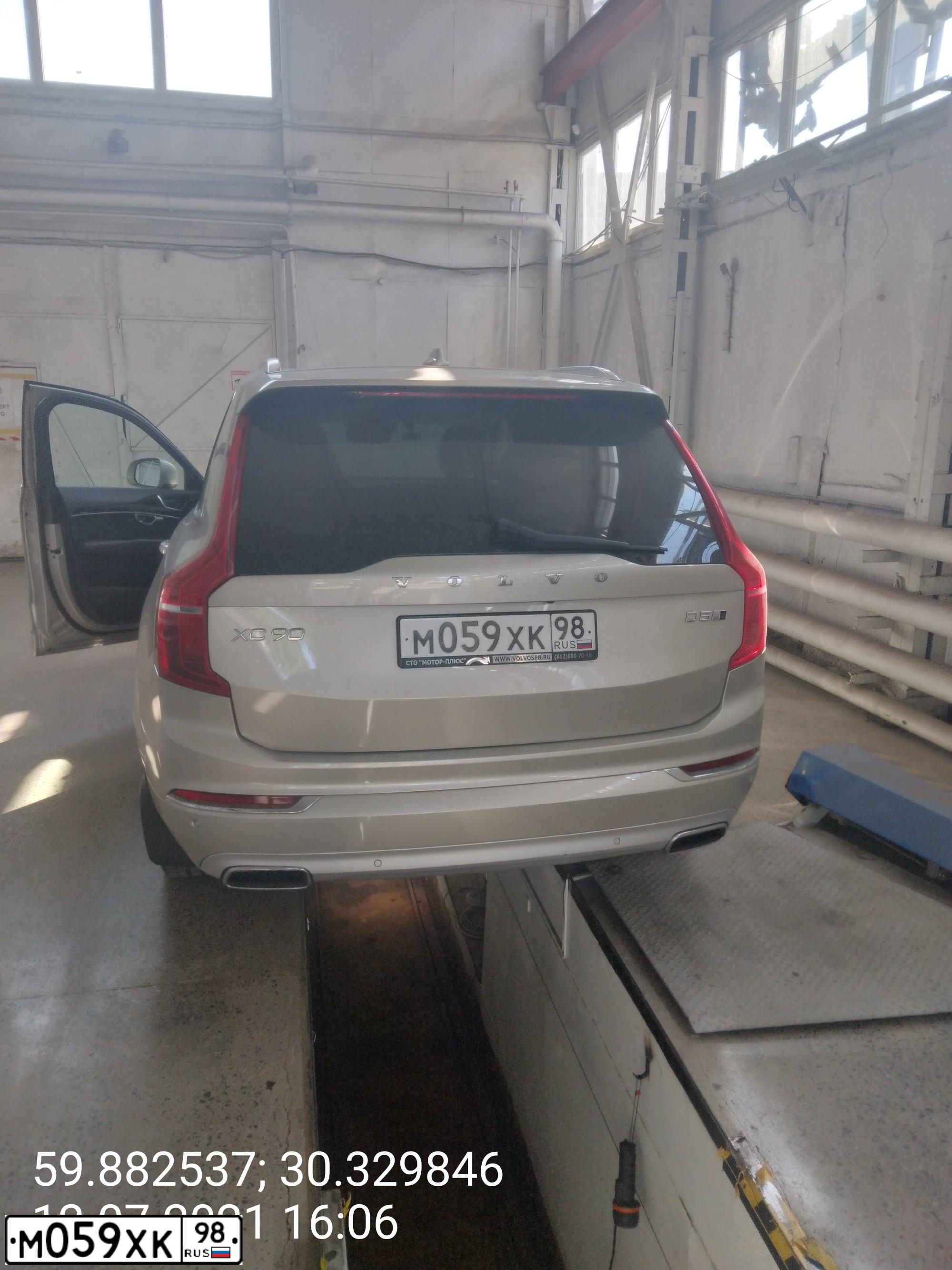 Фото автомобиля VOLVO XC90, 2016 — госномер М059ХК98. Цвет: ПЕСОЧНО-БЕЖЕВЫЙ