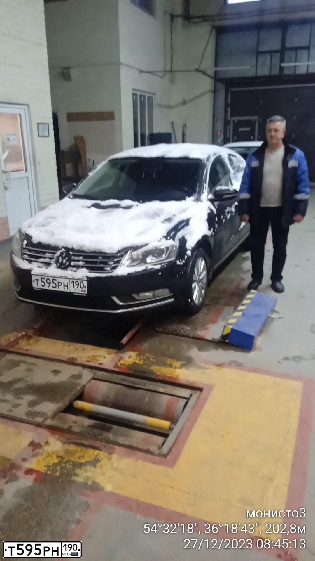 Фото автомобиля VOLKSWAGEN PASSAT, 2012 — госномер С875КН40. Цвет: ЧЕРНЫЙ
