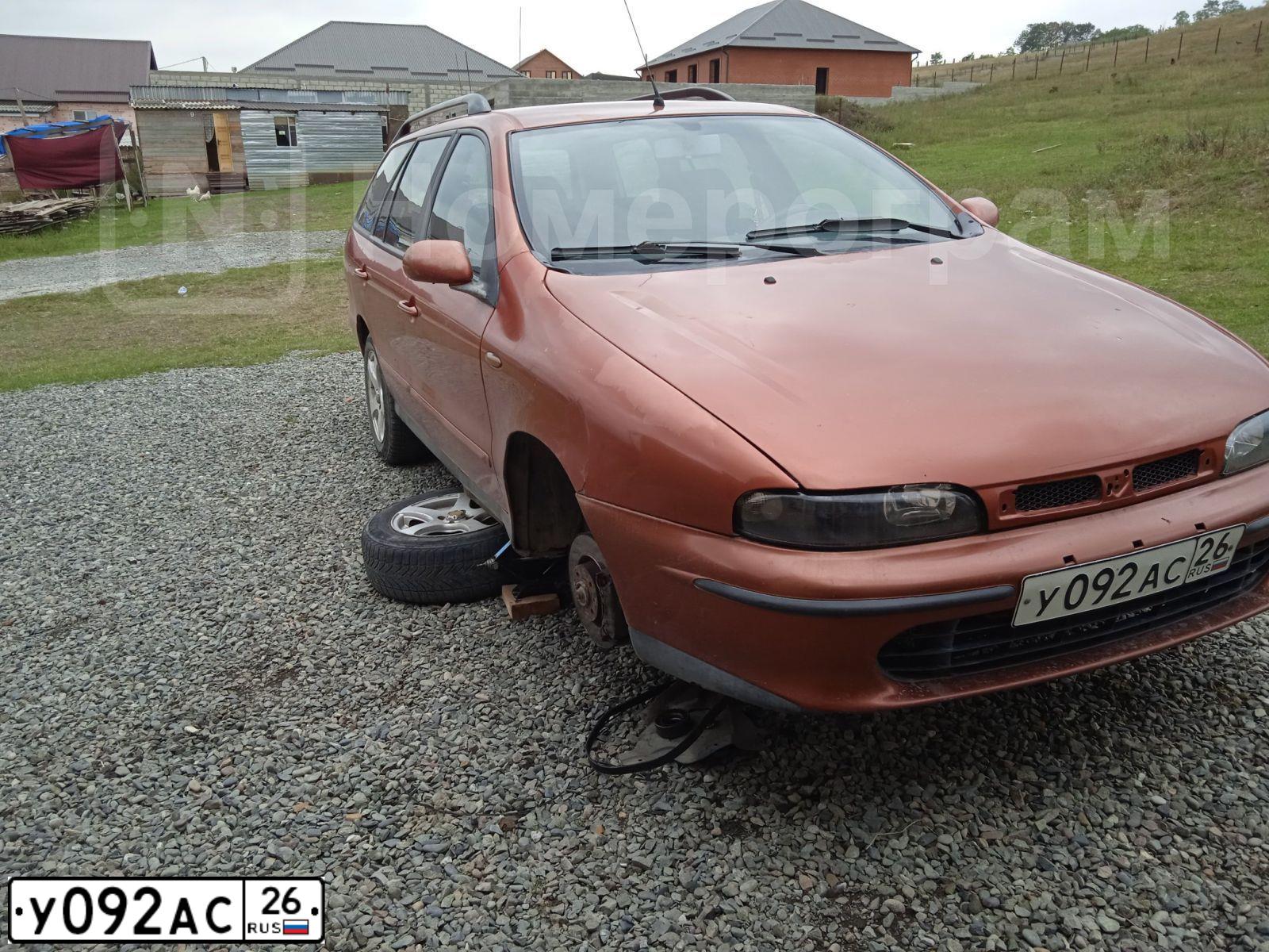 Фото автомобиля FIAT MAREA, 1999 — госномер У092АС26. Цвет: КОРИЧНЕВЫЙ