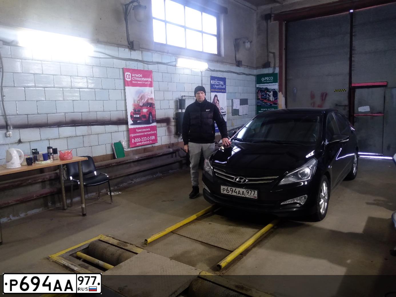 Фото автомобиля HYUNDAI SOLARIS, 2016 — госномер Р877ТУ777. Цвет: ЧЕРНЫЙ