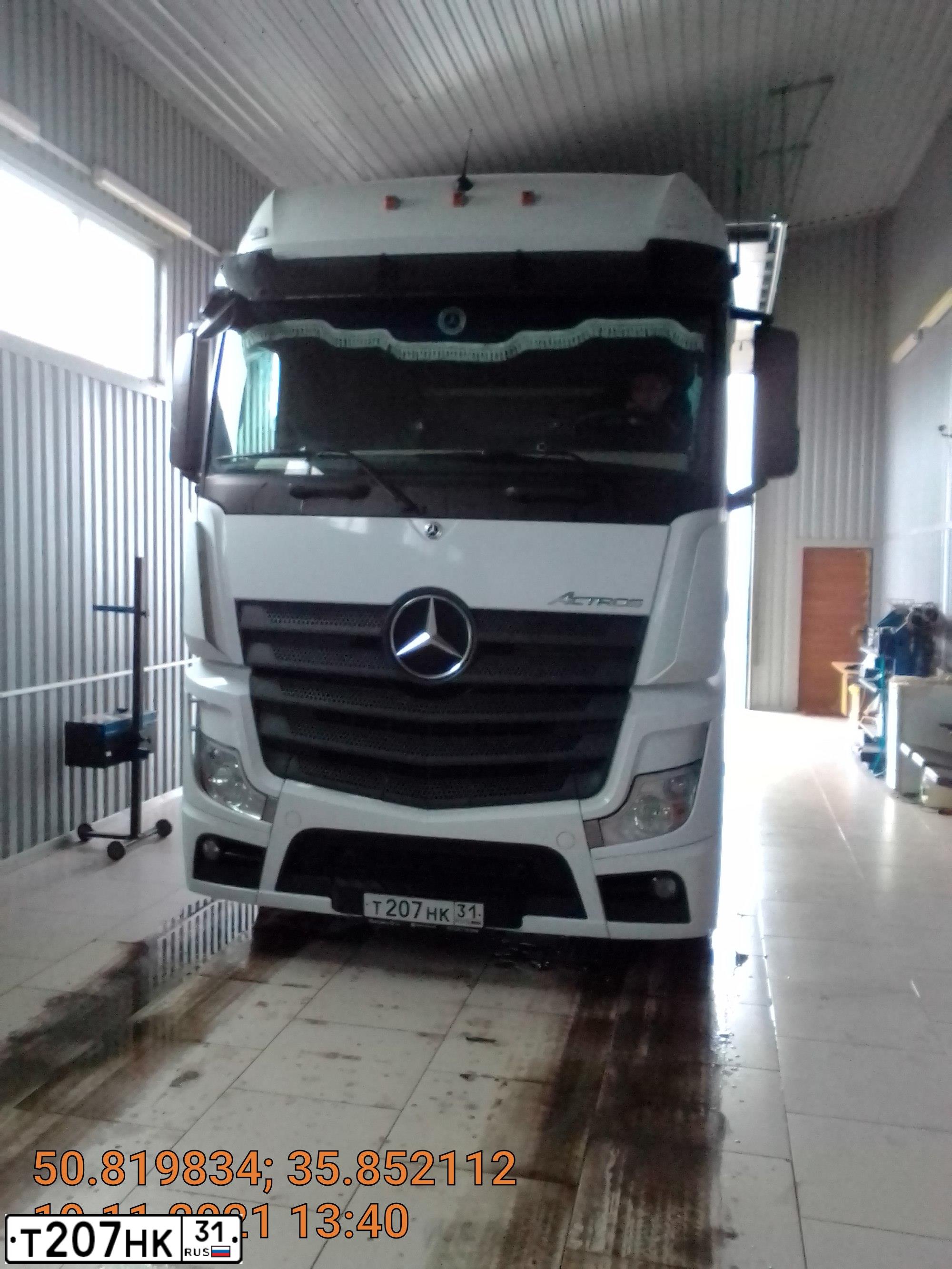 Фото автомобиля MERCEDES ACTROS, 2020 — госномер Т207НК31. Цвет: Белый