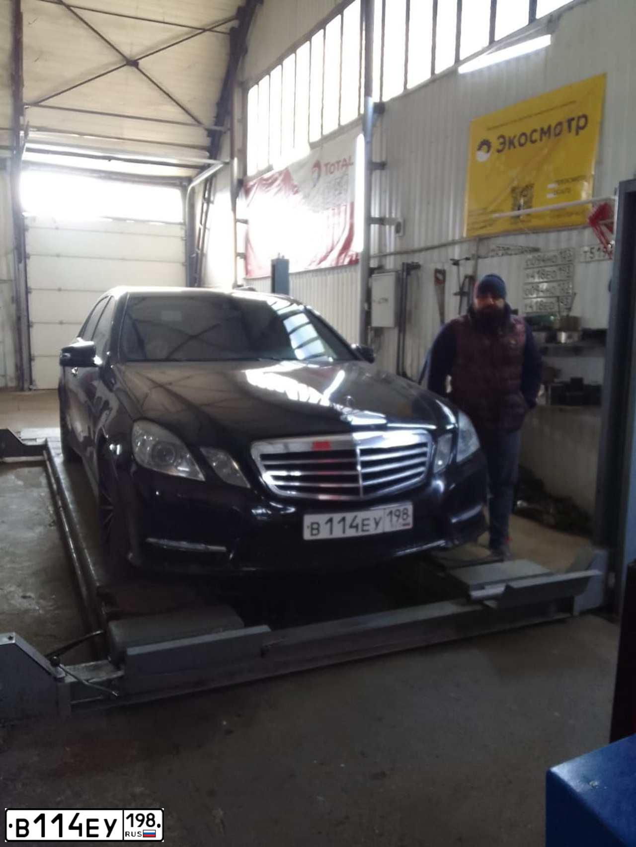 Фото автомобиля MERCEDES E-KLASSE, 2012 — госномер О473СМ98. Цвет: ЧЕРНЫЙ