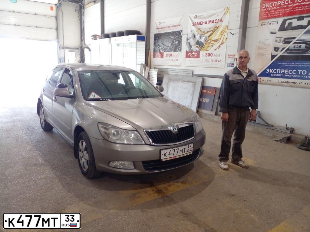 Фото автомобиля SKODA OCTAVIA, 2010 — госномер К477МТ33. Цвет: СЕРЫЙ