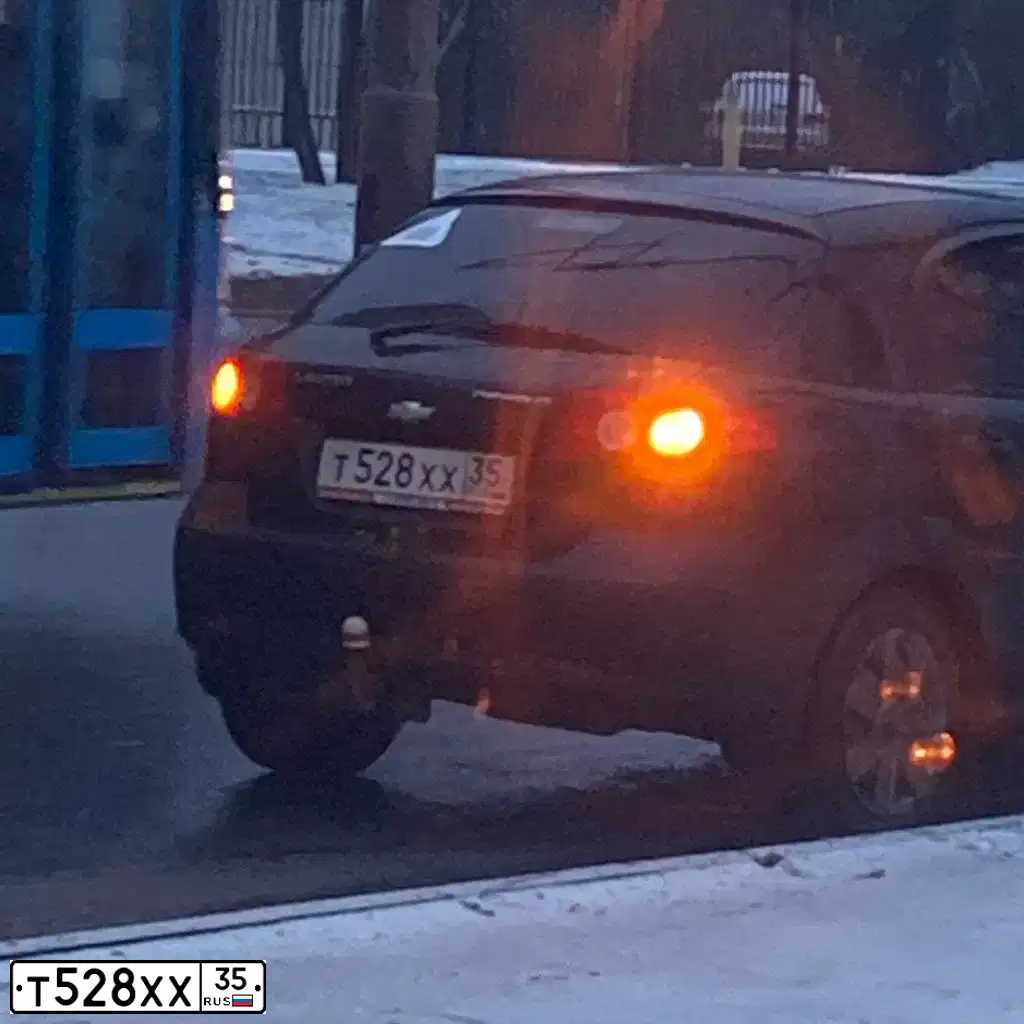 Фото автомобиля CHEVROLET LACETTI, 2008 — госномер Т528ХХ35. Цвет: ЧЕРНЫЙ