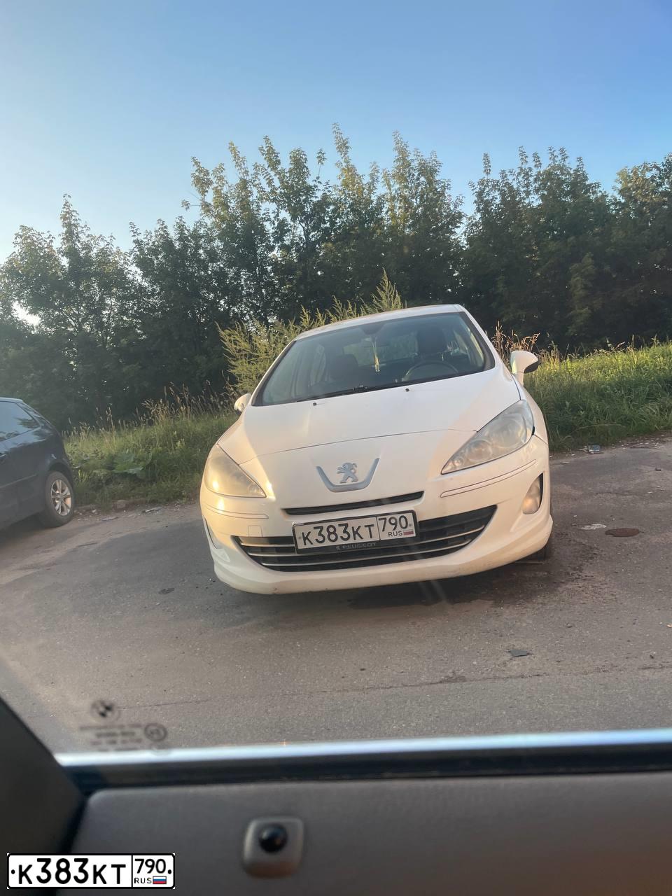 Фото автомобиля PEUGEOT 408, 2014 — госномер К383КТ790. Цвет: Белый