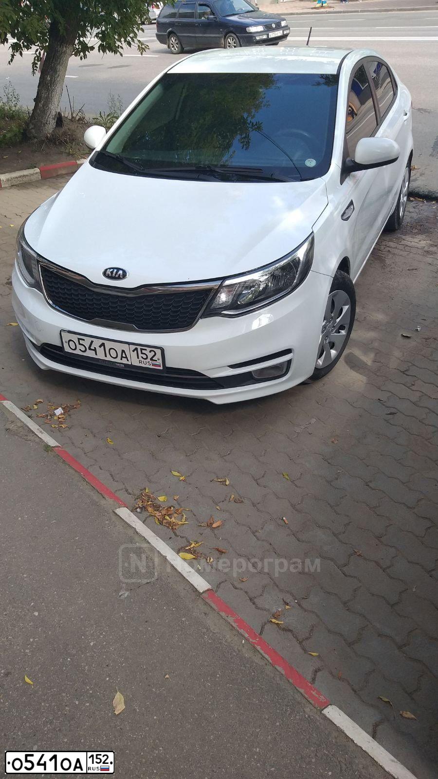 Фото автомобиля KIA RIO, 2016 — госномер С855ХУ152. Цвет: Белый