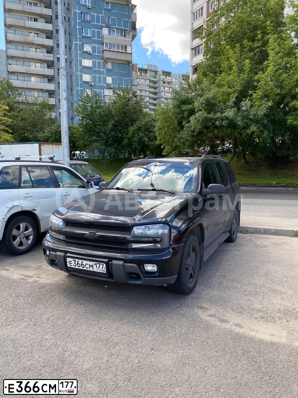 Фото автомобиля CHEVROLET TRAILBLAZER, 2006 — госномер Е366СМ177. Цвет: ЧЕРНЫЙ