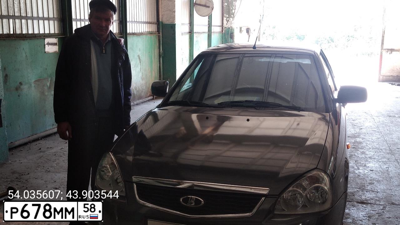 Фото автомобиля LADA PRIORA, 2013 — госномер М090РТ13. Цвет: серебристо-темно-серый