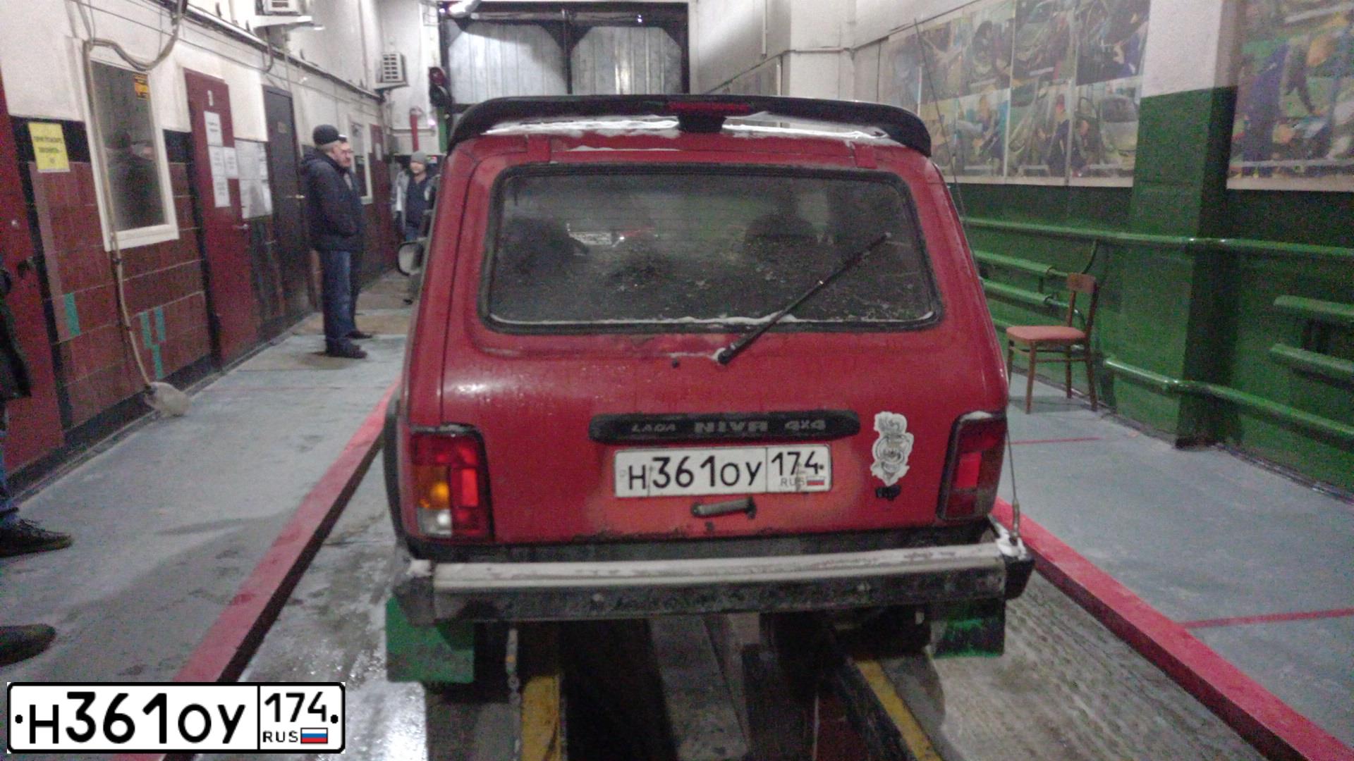 Фото автомобиля LADA 2121 NIVA, 1995 — госномер Р580АО86. Цвет: КРАСНЫЙ